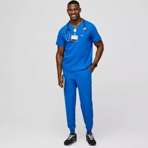Figs Leon Three Pocket Scrub Top And Pants Set